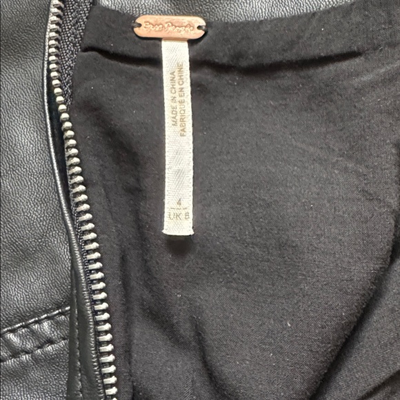 Free People Elegant Black Leather Mini Skirt Size 4 NWOT - Picture 3 of 5